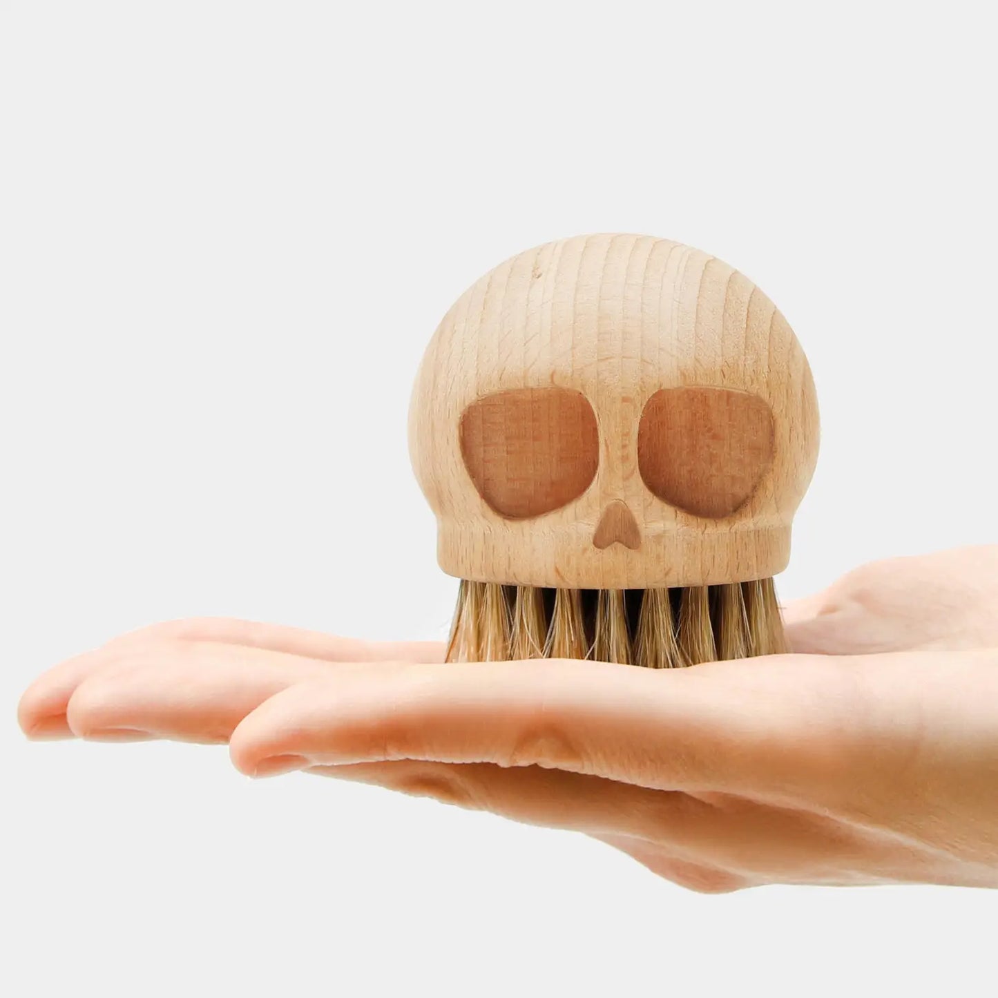 brosse en bois en forme de crâne