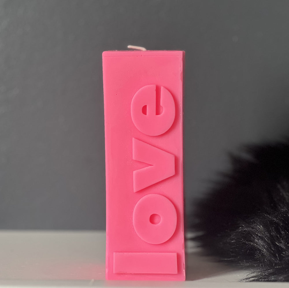 Bougie rose LOVE