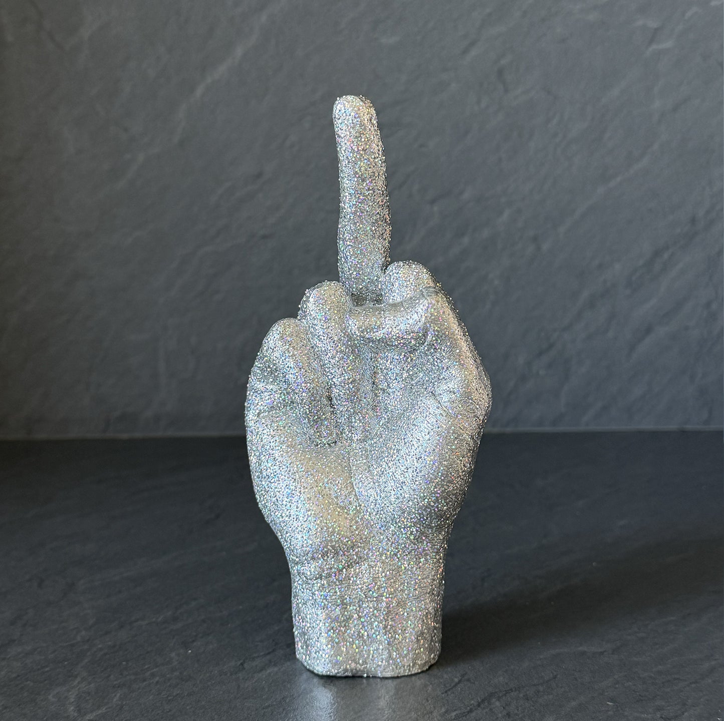 
                  
                    statue doigt d'honneur paillettes
                  
                