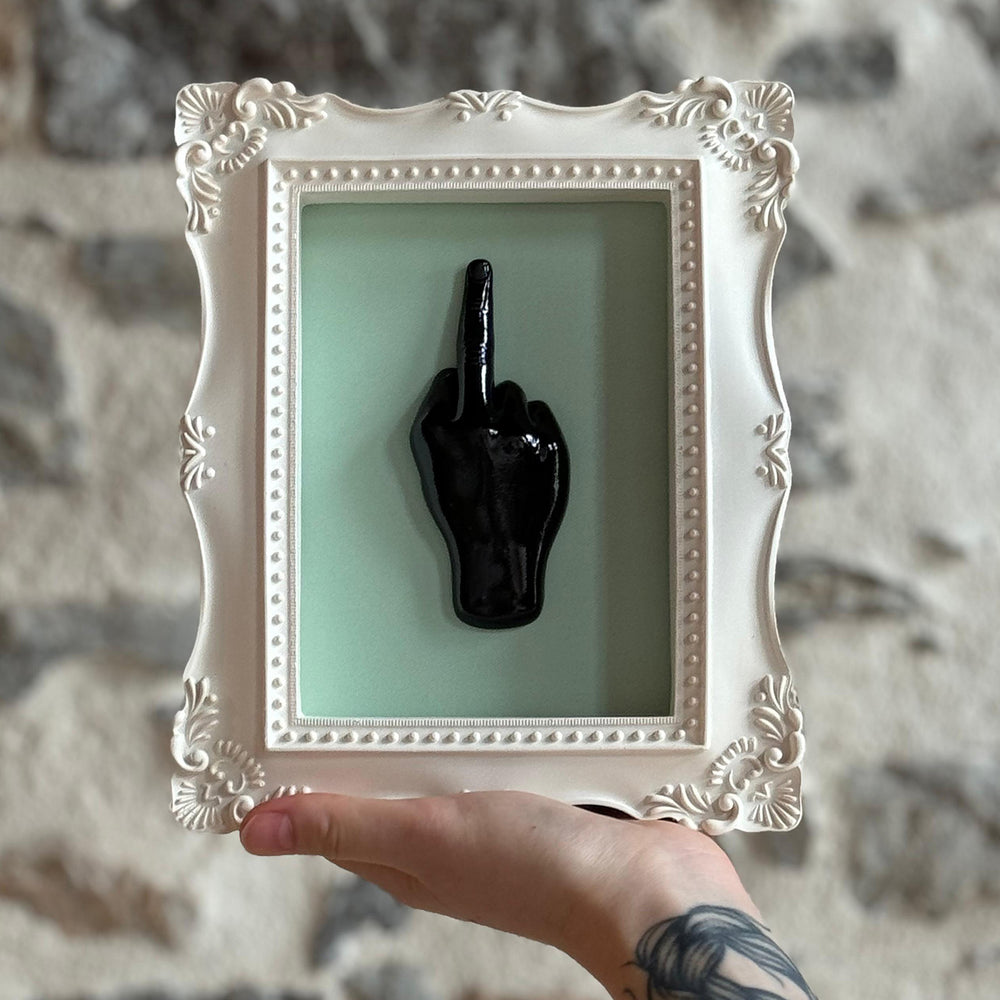 
                  
                    Tableau design doigt d'honneur - cadre blanc
                  
                