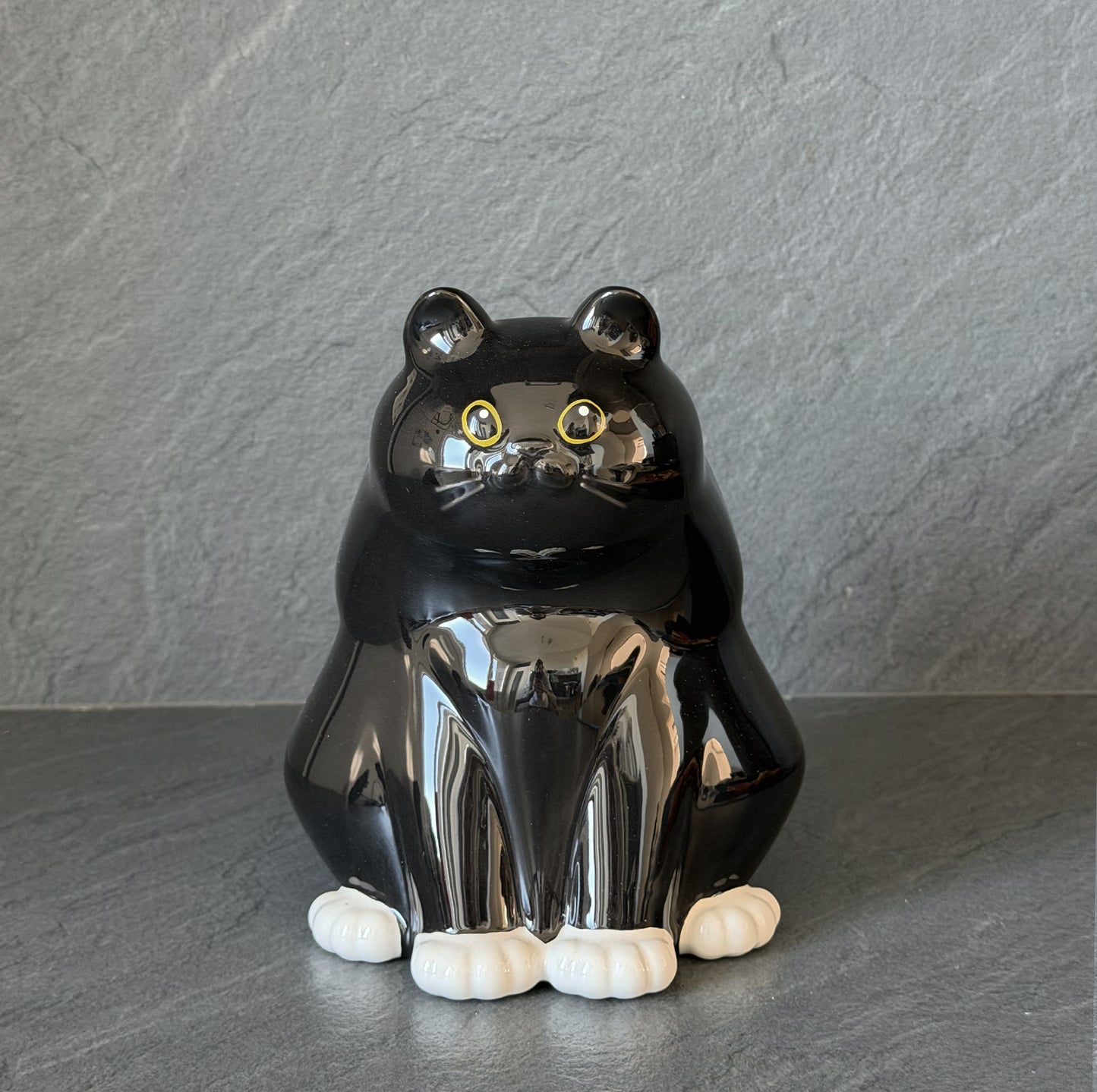 
                  
                    Vase chat
                  
                