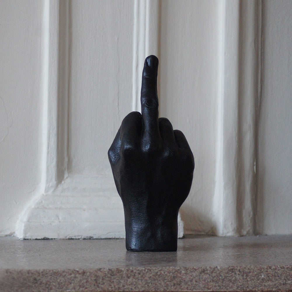 Sculpture main doigt d'honneur noire