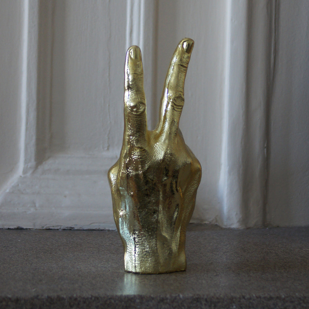 
                  
                    Sculpture main Victoire dorée
                  
                
